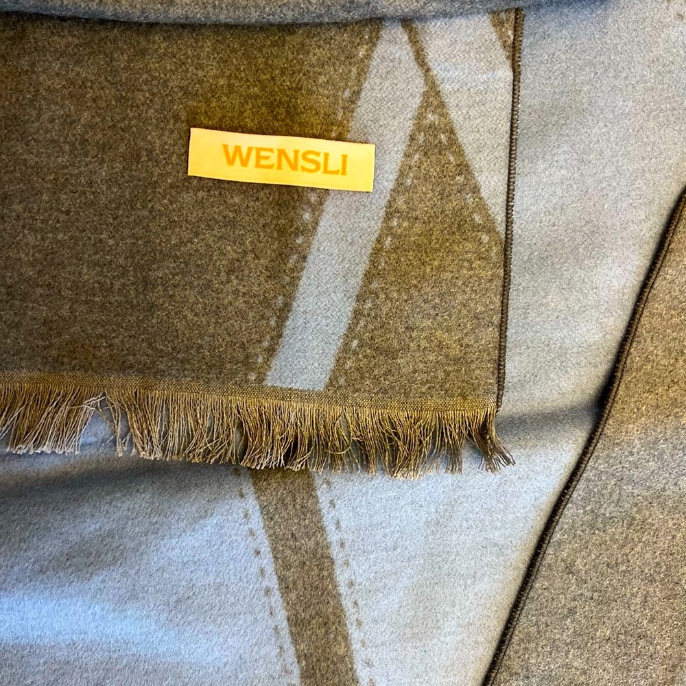 WENSLI Gray & Blue Fringed Scarf NWOT